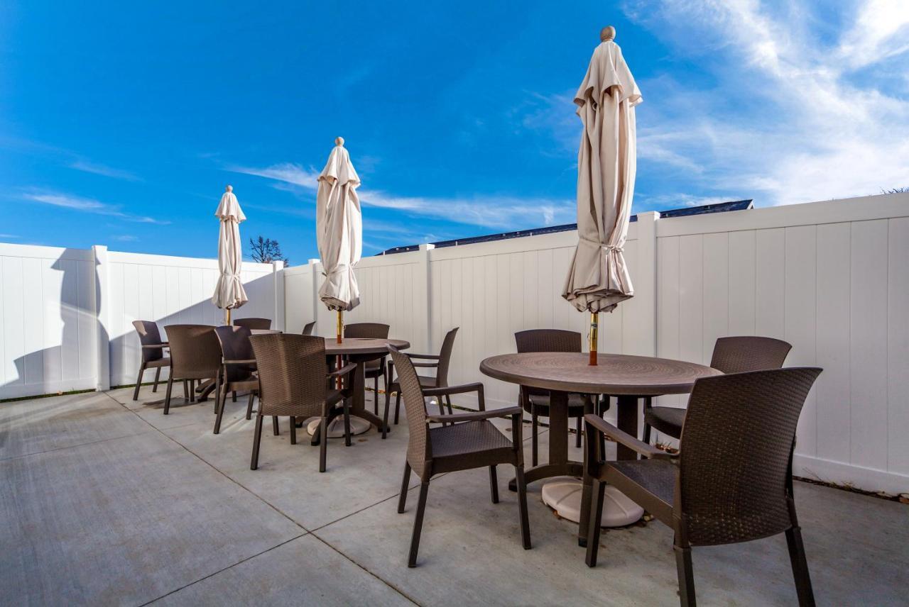 Cobblestone Inn & Suites - Holdrege Exterior foto